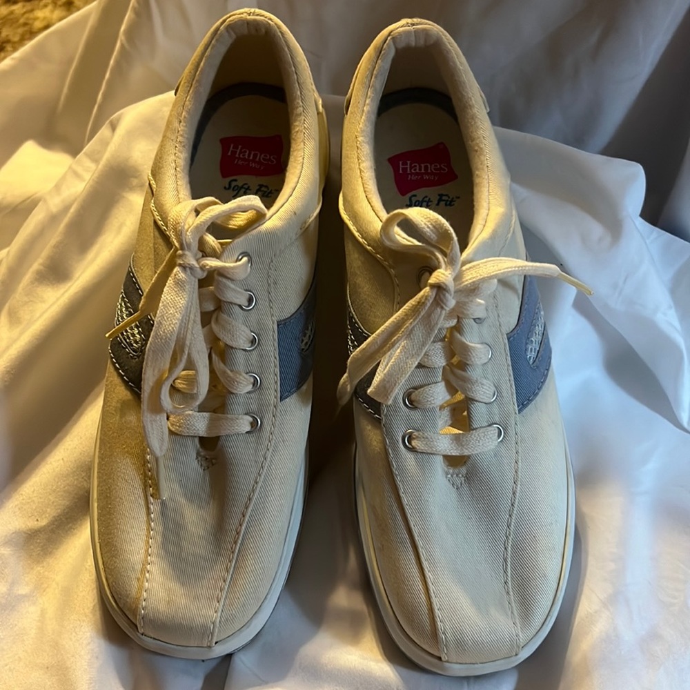 EUC Hanes soft fit tennis shoes. Size 7.5.